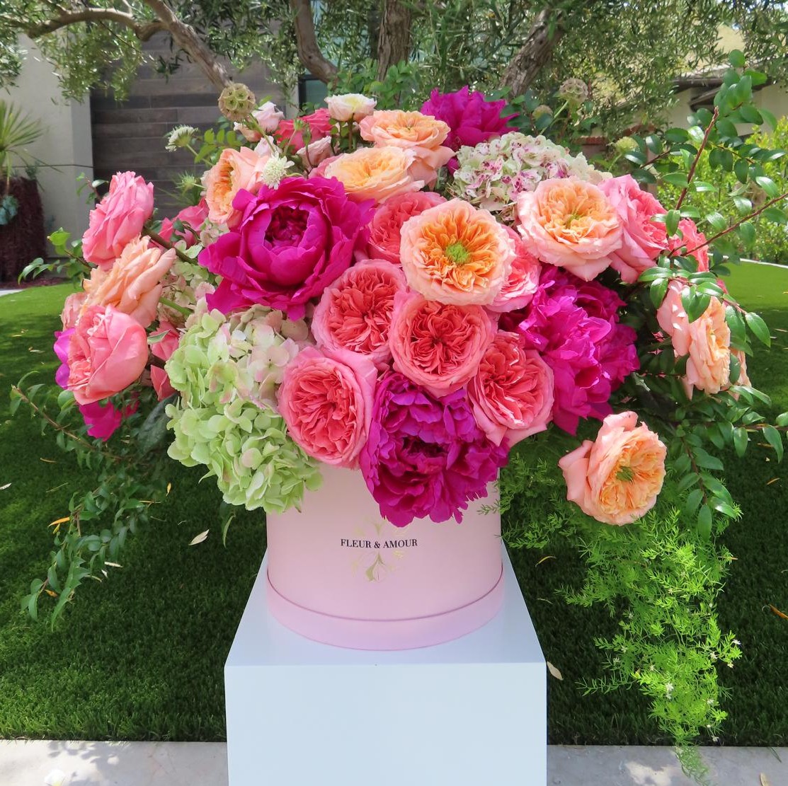 BLUSHING ELEGANCE FLOWER BOX